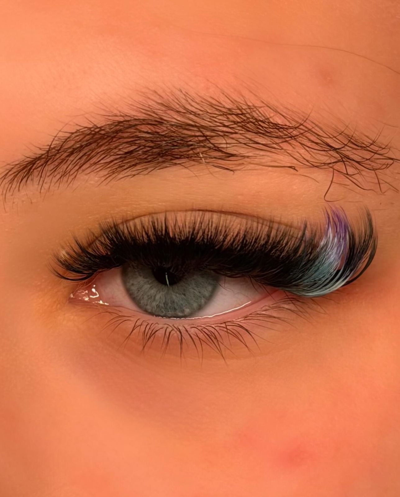 Lash set with blue and lilac color at the outer corner
